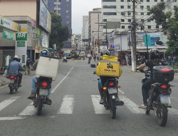 Projeto de Lei propõe liberar vagas de carga e descarga para motoboys em Viçosa