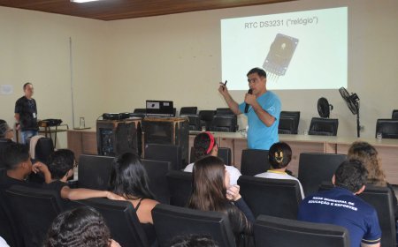 Escola Edmundo Lins ganha estação meteorológica de baixo custo em parceria com UFV e Unesp