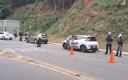 Diretran e Polícia Militar realizam blitz para fiscalizar transporte por aplicativo em Viçosa