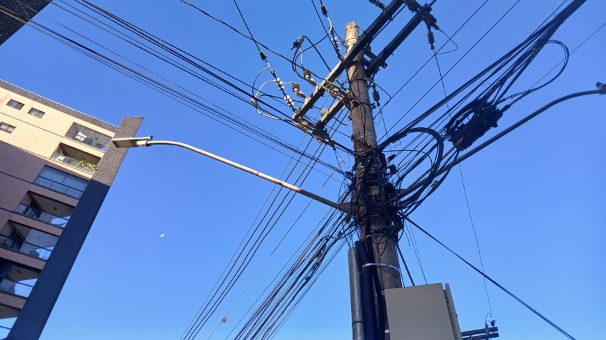 Prefeitura de Viçosa avança com segunda etapa da operação de retirada de fios inutilizados