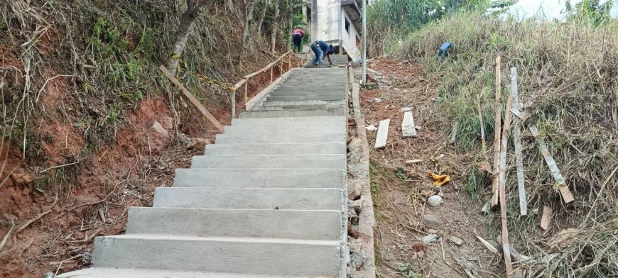 PMV constrói escadaria de acesso ao morro Carlos Dias pela rua Geninho Lentine