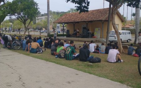 Quinta Cultural fecha semestre na UFV com exposição e apresentação muical na Estaçãozinha