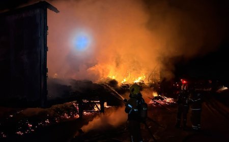 Bombeiros controlam incêndio em lote vago no bairro Júlia Molar