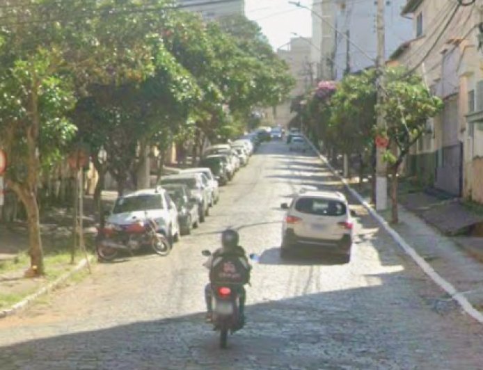 Obras de drenagem interditam trecho da Rua Gomes Barbosa até quinta-feira em Viçosa