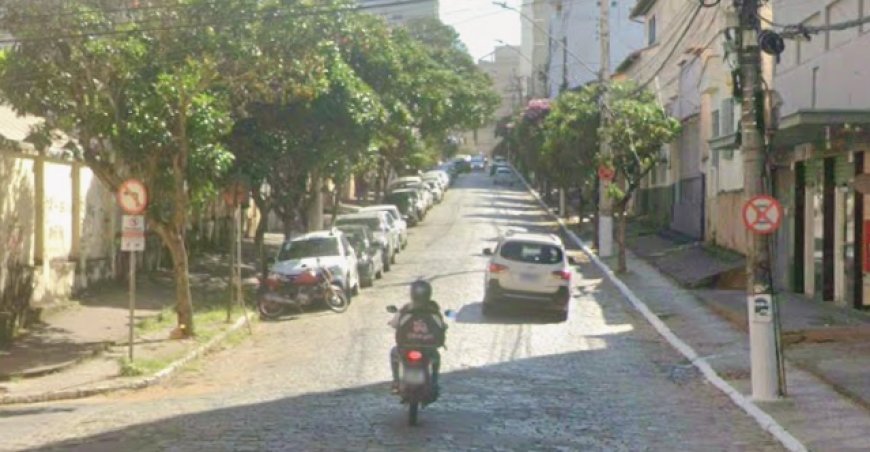 Obras de drenagem interditam trecho da Rua Gomes Barbosa até quinta-feira em Viçosa