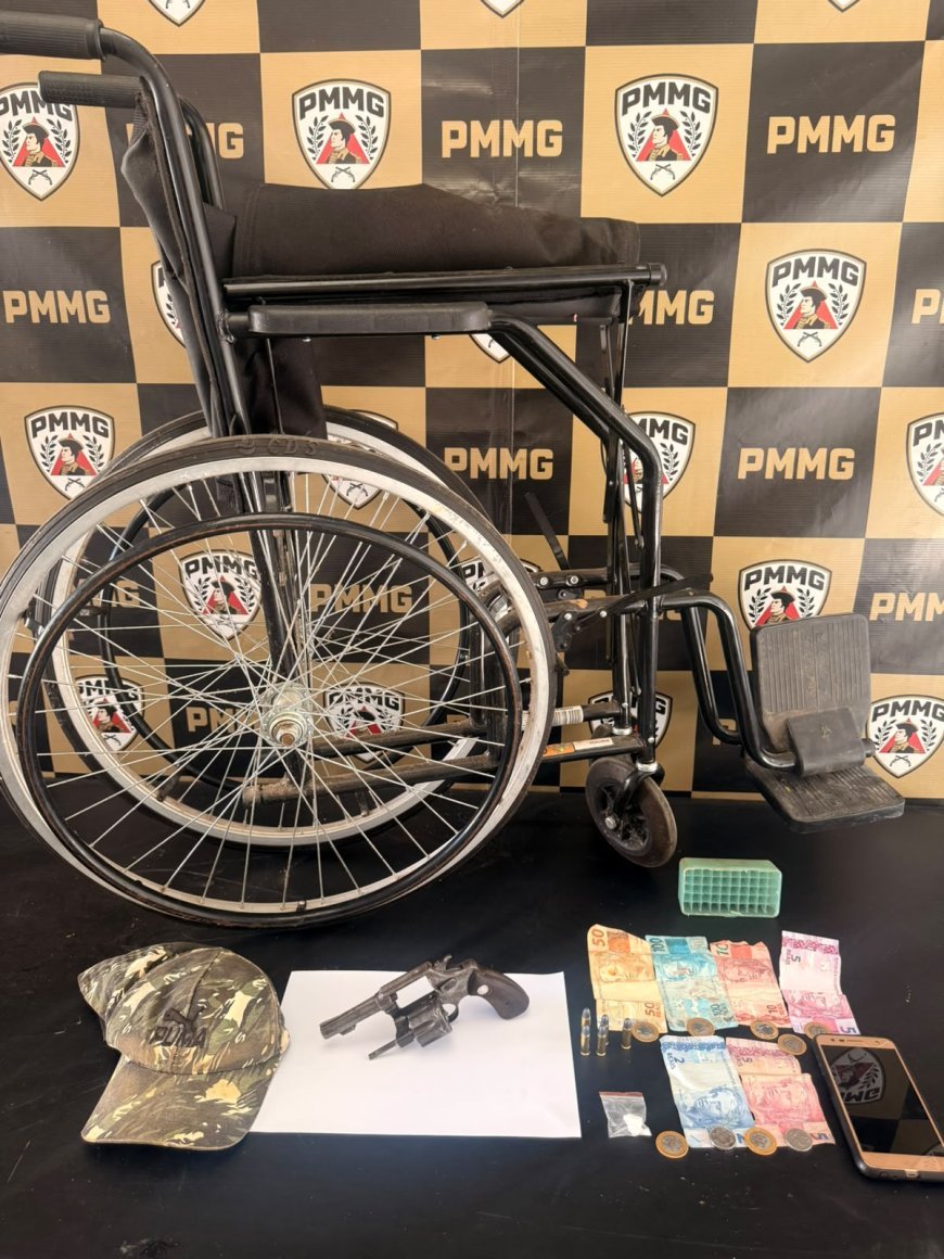 Dupla presa com arma no centro
