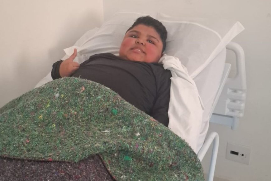 Criança com doença rara aguarda há 6 dias transferência para realizar cirurgia