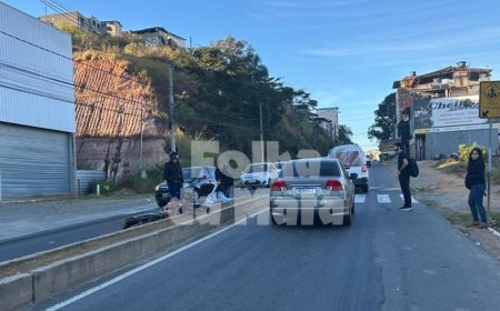 Motoqueiro faz ultrapassagem ilegal e atropela estudante na faixa de pedestre em Viçosa