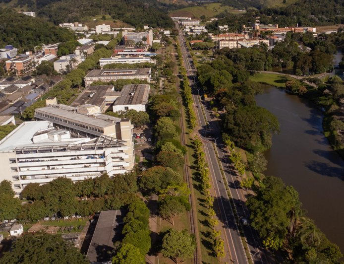 UFV rescinde contrato com empresa de limpeza após descumprimento de obrigações trabalhistas