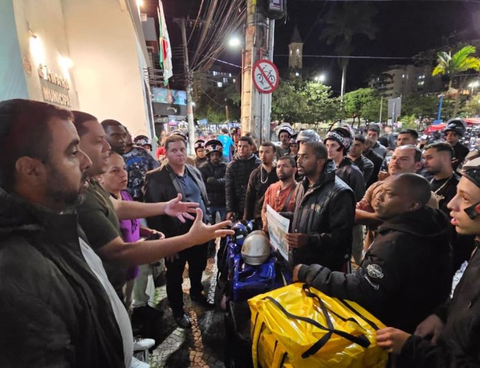 Motoboys protestam na Câmara  de Viçosa contra PL que altera regras da categoria no município