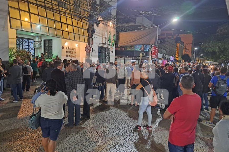 Protesto contra aumento do IPTU lota Câmara de Viçosa nesta segunda