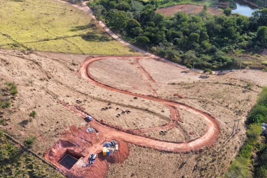 Prefeitura constrói acesso para instalação de antena de telefonia na Colônia Vaz de Melo