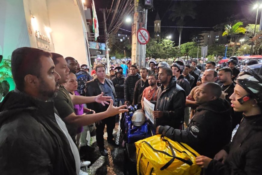 Motoboys protestam na Câmara  de Viçosa contra PL que altera regras da categoria no município