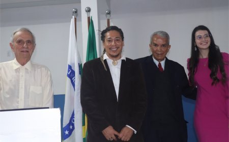 Academia de Letras de Viçosa empossa quatro novos membros