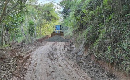 Prefeitura realiza recuperação emergencial de estradas rurais após chuvas em Viçosa