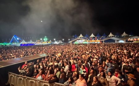 Expo Araponga 2026 reúne mais de 30 mil pessoas com rodeio e quatro shows de artistas nacionais