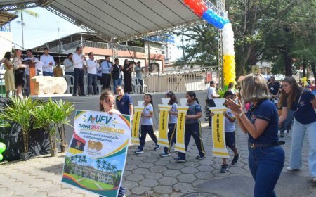 Escolas de Viçosa homenageiam UFV durante desfile do Aniversário de 155 Anos da Cidade