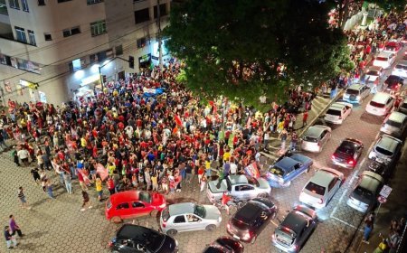 Apoiadores de Lula ocupam ruas do Centro de Viçosa após resultado das eleições