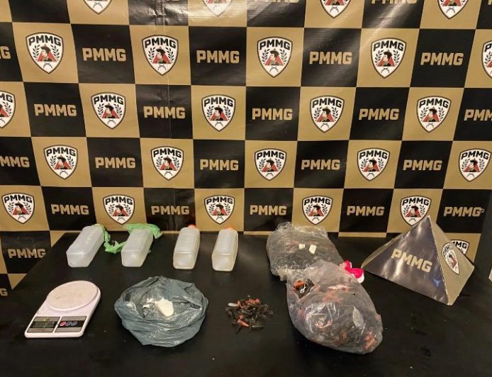 Batida policial resulta em apreensão de drogas em Viçosa