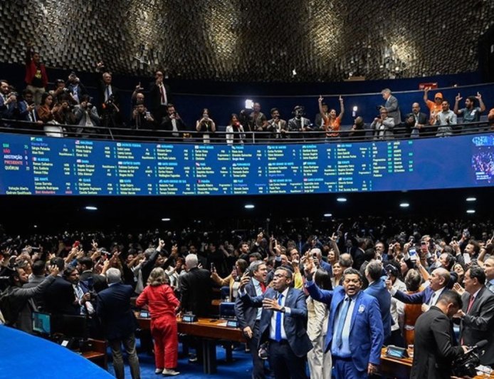 Senado aprova PEC que prevê fim da escala 6x1 e jornada de 40 horas semanais