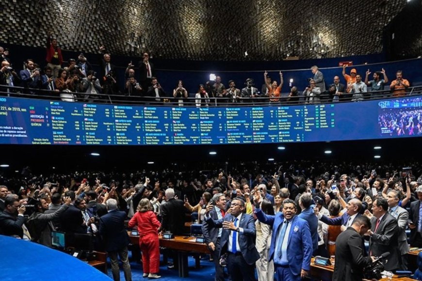 Senado aprova PEC que prevê fim da escala 6x1 e jornada de 40 horas semanais