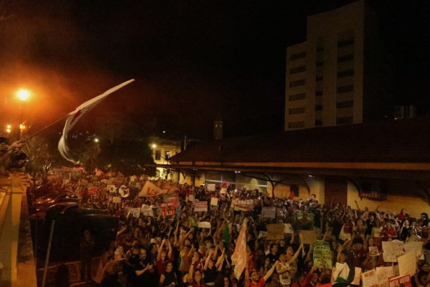 DCE-UFV adia ato cultural após acúmulo de fluxo devido a bloqueio de recursos