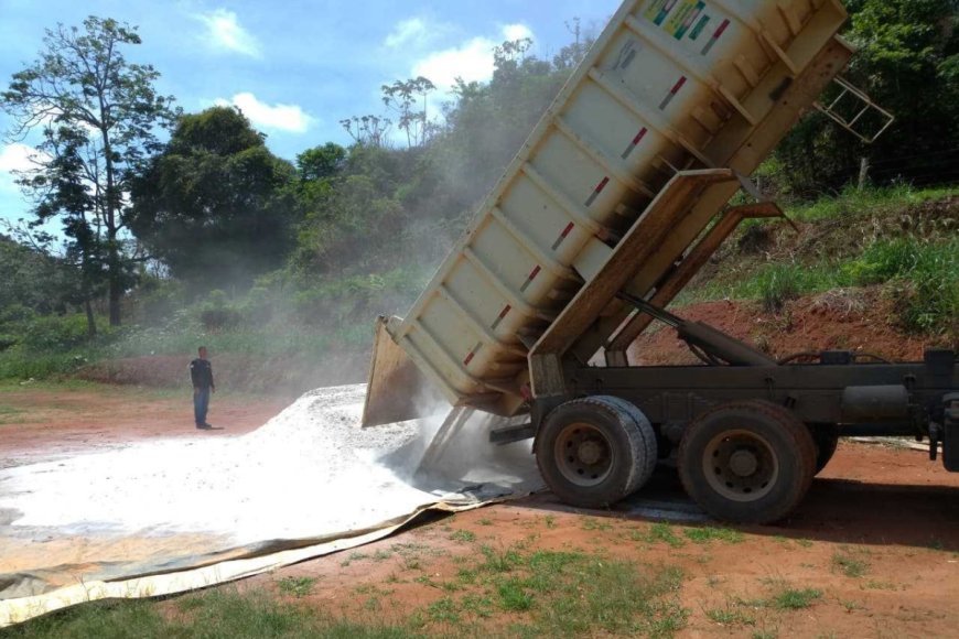 Viçosa inicia entrega de calcário adquirido por compra conjunta