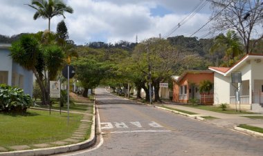 Trânsito na Vila Giannetti é interrompido nesta segunda-feira