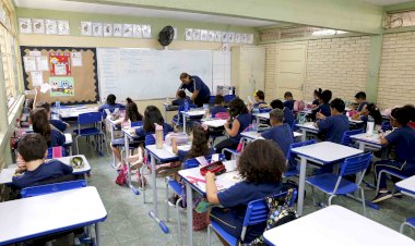 Governo de Minas nomeia mais de 2 mil aprovados em concurso da Educação