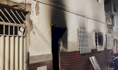 Incêndio em residência mobiliza bombeiros no centro de Viçosa