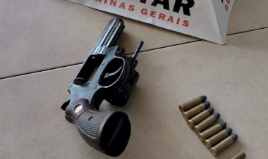Homem preso por porte ilegal de arma de fogo e ameaça em Viçosa