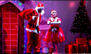 Bailarinos encenam Encanto de Natal na Univiçosa