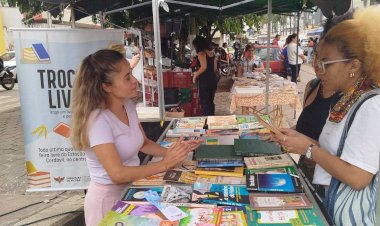 Troca de Livros retoma atividades na Feira Livre