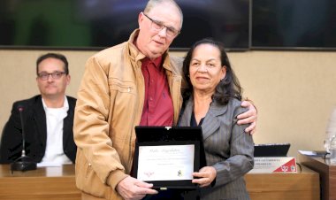 Agente funerário é homenageado por dedicação profissional na Câmara de Viçosa