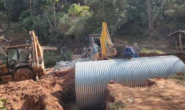 Porto Firme inicia construção de ponte na estrada entre Caeté e Ribeirão