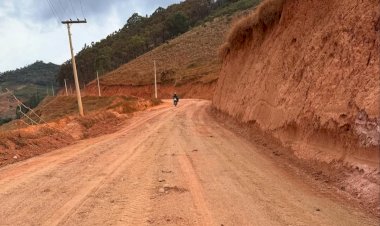 Araponga promove cascalhamento nas estradas rurais do município