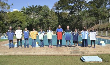 Alunos da rede municipal recebem camisas esportivas