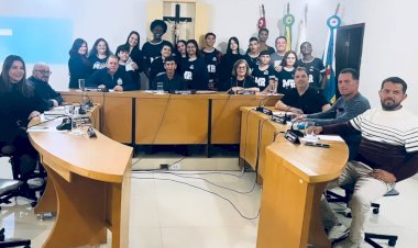 Alunos de Teixeiras apresentam projeto na Câmara Municipal