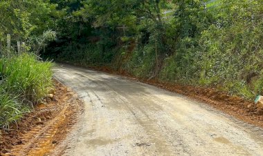 Prefeitura de Coimbra realiza manutenção em estradas rurais após período de chuvas