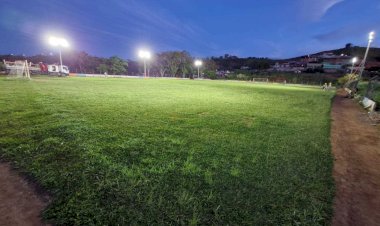 Prefeitura conclui iluminação em quatro campos de futebol e avança com obras em outras comunidades de Viçosa