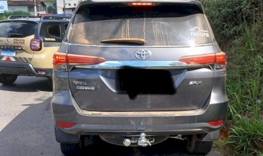 Polícia  prende homem com carro furtado e adulterado no João Braz, em Viçosa
