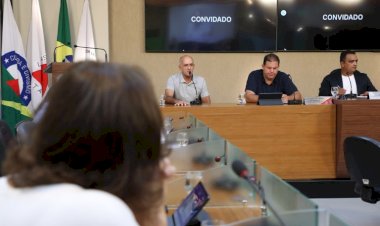 Secretário de Cultura de Viçosa presta contas à Câmara durante reunião