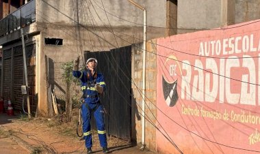 Após notificação, Energisa inicia remoção de cabos obsoletos em Cachoeira de Santa Cruz