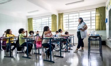 Prefeitura de Viçosa propõe reajuste salarial retroativo para professores da rede municipal