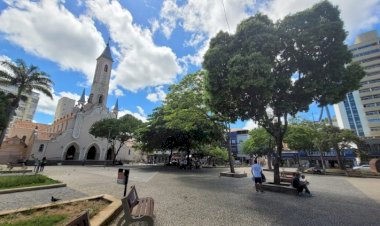Estudantes da UFV promovem debate sobre SUS na Praça Silviano Brandão