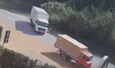 Motoqueiro de 45 anos morre após colisão com caminhão em Ubá