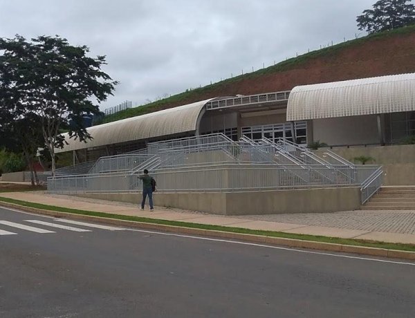 Paralisação de funcionários do RU da UFV expõe falhas contratuais da nova empresa