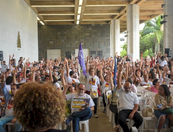 Rede estadual encerra greve e mantém mobilizações pontuais