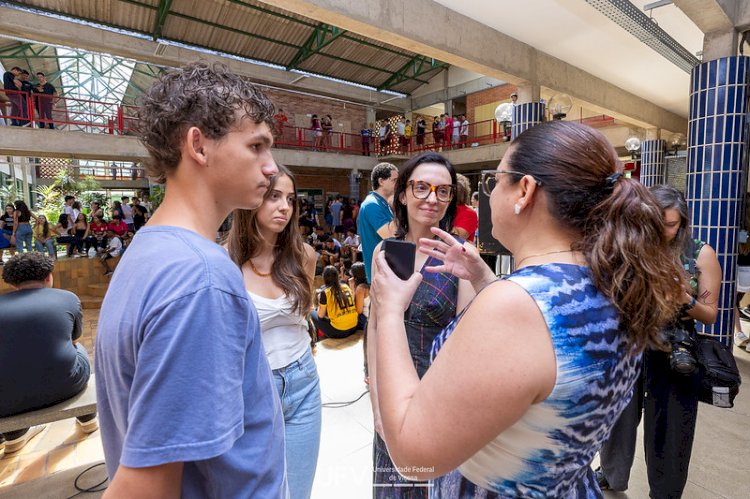 UFV debate implantação de hospital universitário e aumento no orçamento com deputadas federais