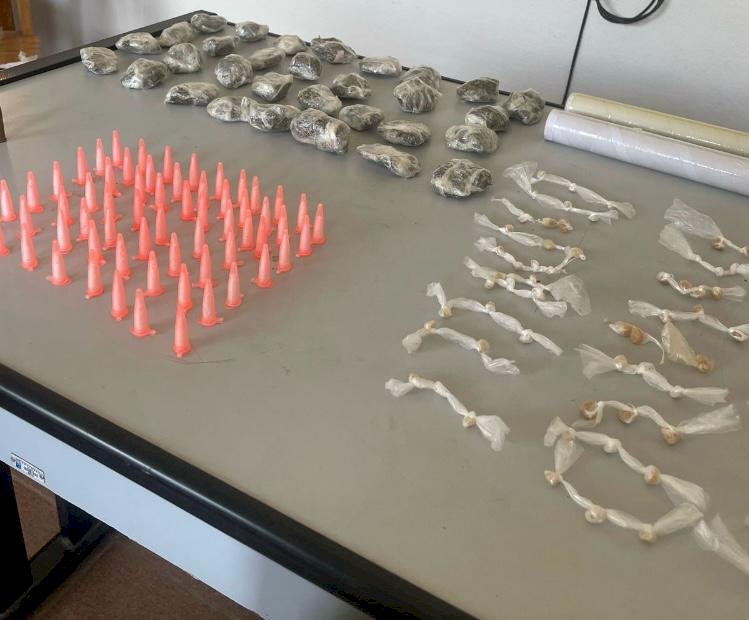 Fugitivo de presídio é preso e menor é apreendido por tráfico de drogas em Araponga